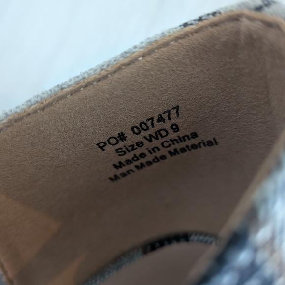 Journee Collection Black & White Plaid Mary Jane Block Heels - Picture 6 of 7